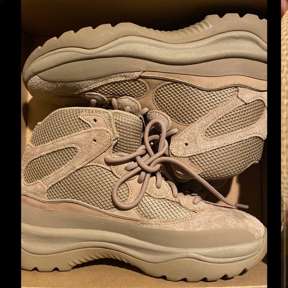 YEEZY DESERT BOOT “ROCK”